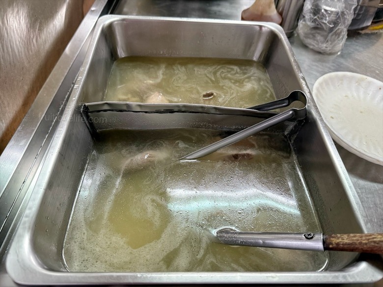 一間很不起眼且容易錯過的鵝肉店，肉質鮮甜，鹹淡適中