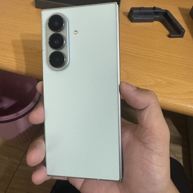 📦【開箱】SAMSUNG Galaxy Z Fold 7｜山嵐綠｜摺疊未來，掌中展開！