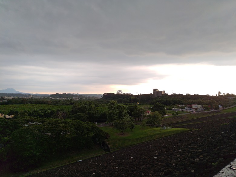 點我看大圖 【遊記】「舊地重遊」發現多了一分「守護」,但「記憶」仍是無法找回「兒時失落之物」,仁義潭水庫 - 大漠國渡