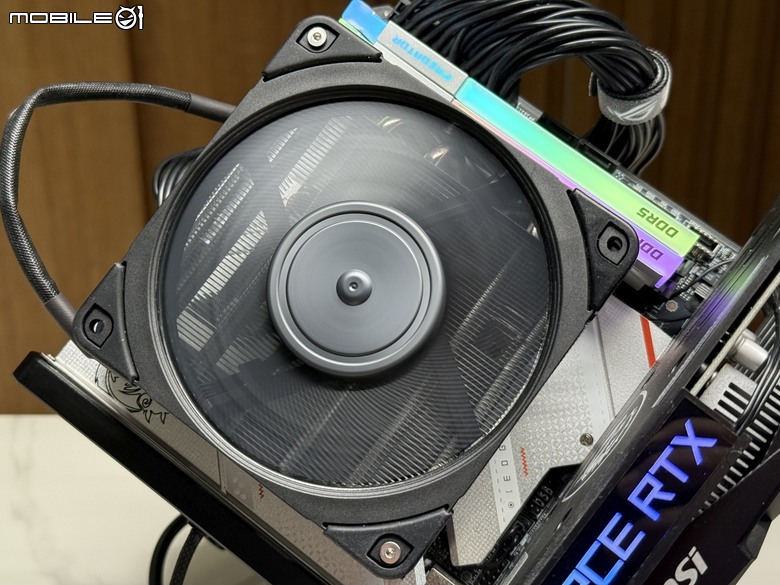第四代冷兵器！鐮刀廠大手裏劍4下吹式散熱器