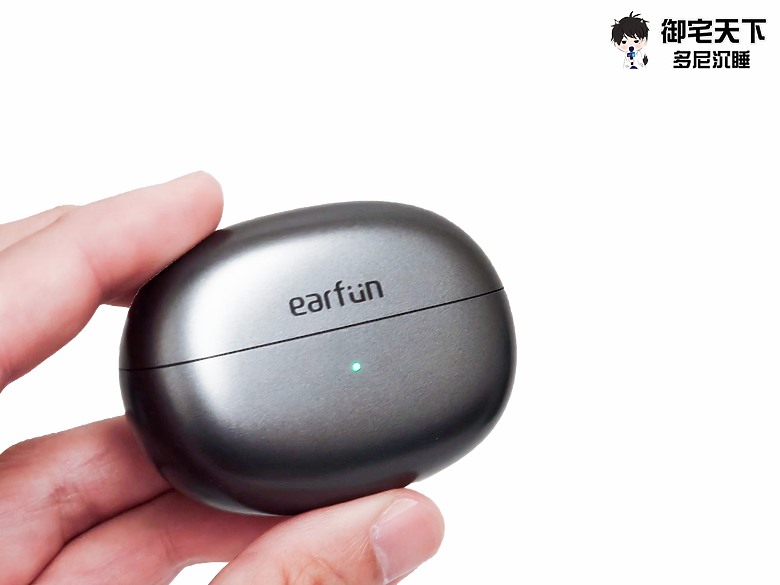 點我看大圖 開箱|EarFun Clip 開放式耳夾藍牙耳機 - 兩千有找,搭載藍牙 6.0 的高 CP 值耳夾式耳機!