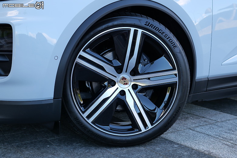 點我看大圖 【開箱】Porsche Macan 4|從訂車到交車流程、選配與隔熱紙分享