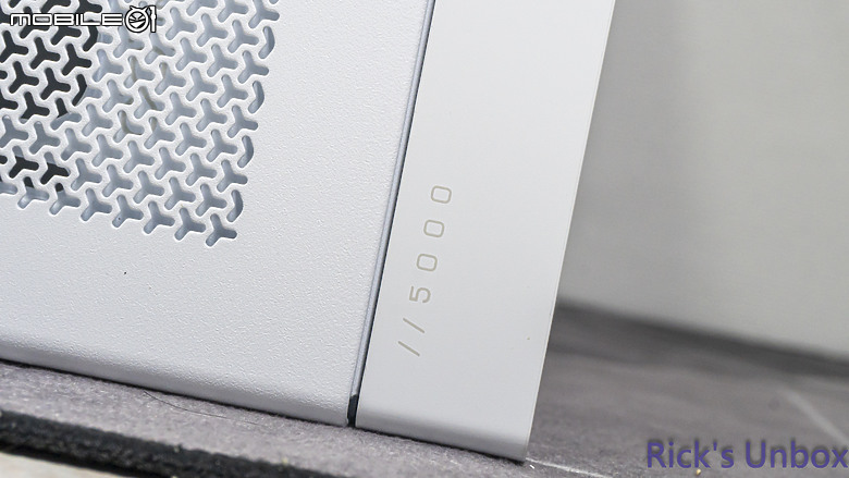 【開箱】高模組化頂級中塔機殼 | CORSAIR FRAME 5000D RS ARGB WHITE