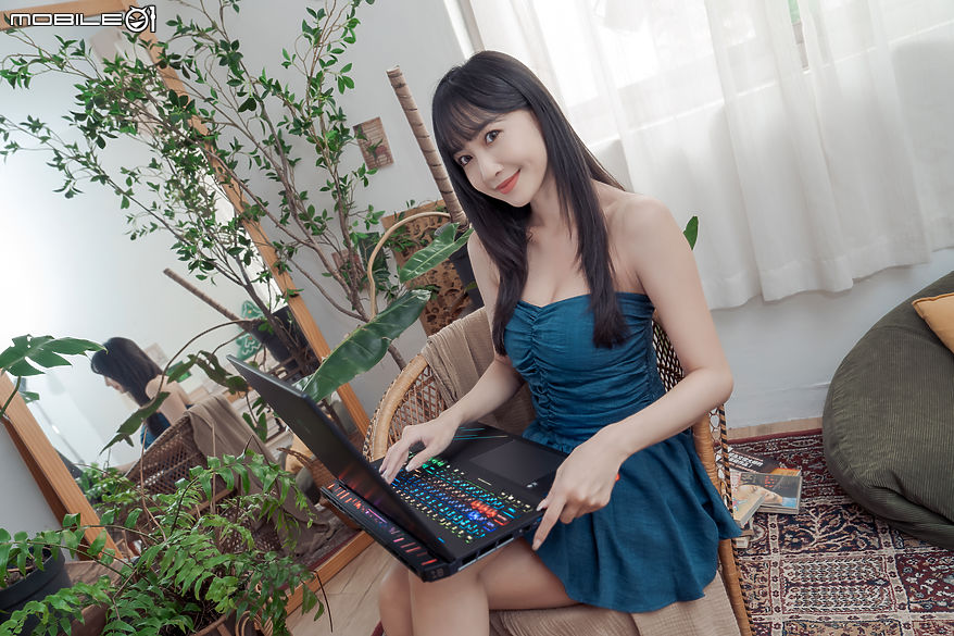 點我看大圖 Acer Predator Helios 18 AI 測試報告|旗艦掠奪者滿血回歸