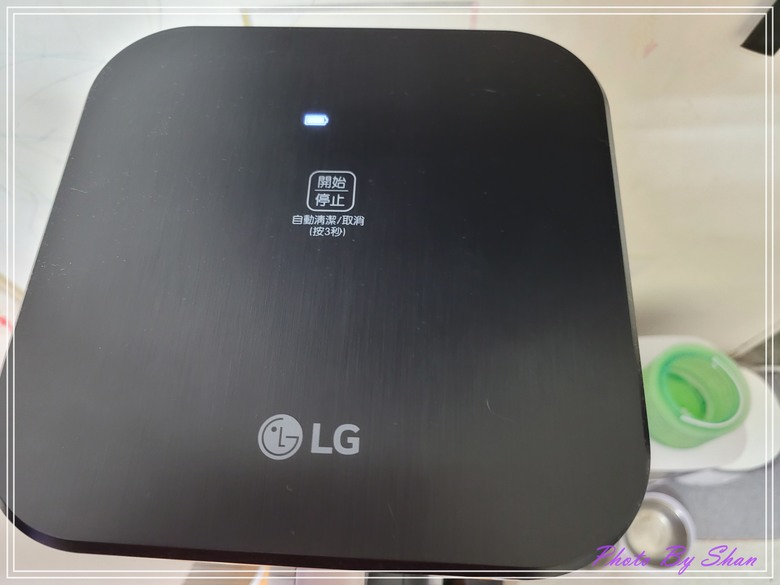 暑假家庭好幫手-LG A9X-Steam 乾濕全能無線吸塵器-All in one一台搞定吸塵、拖地再加自動集塵,真是好神器!!