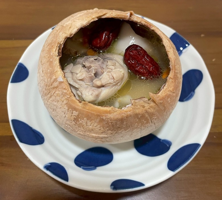 剝殼椰子雞湯盅
