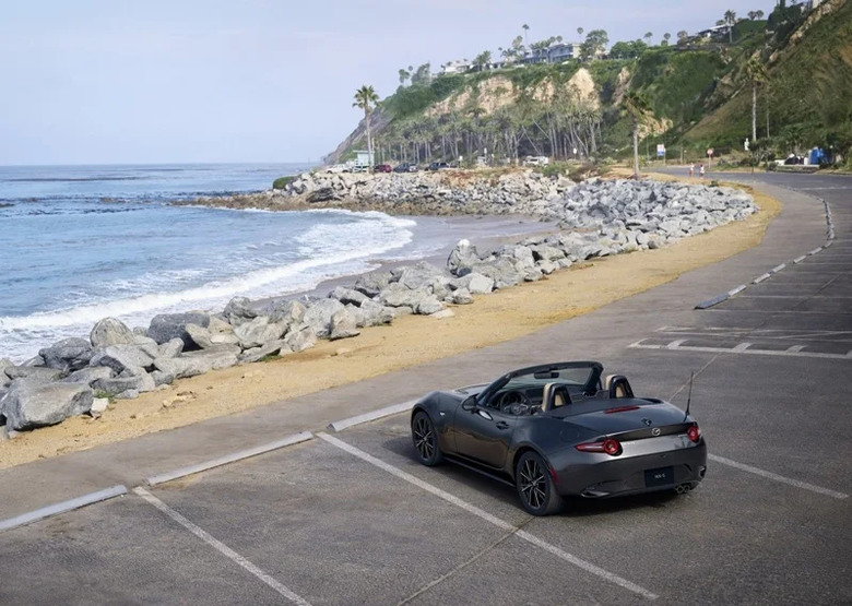 小跑車仍有市場?美國 Mazda MX-5 七月銷量年增一倍 超越 Mazda3