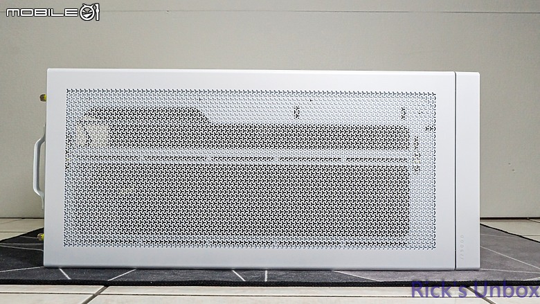 【開箱】高模組化頂級中塔機殼 | CORSAIR FRAME 5000D RS ARGB WHITE