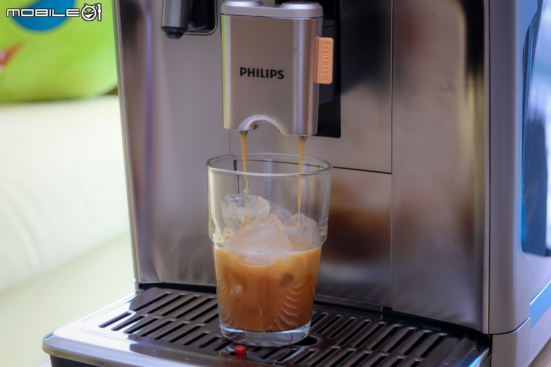 飛利浦 Philips EP5500 LatteGo 全自動義式咖啡機開箱|20種以上飲品選擇,從義式濃縮到冰雲朵拿鐵一次滿足!