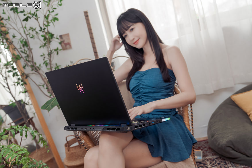 點我看大圖 Acer Predator Helios 18 AI 測試報告|旗艦掠奪者滿血回歸