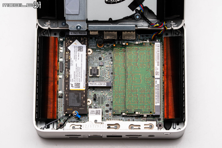 ASUS NUC 15 Pro Plus 開箱實測 在小巧體積內具備記憶體／SSD 擴充能量