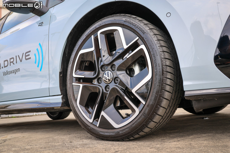 Volkswagen Golf 280 eTSI R-Line 試駕｜科技指數升級、仍為經典之作！