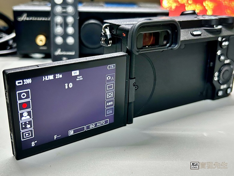 【盲狙先生傳100】SONY a6700M 被小惡魔推坑篇 | SEL18135 KIT鏡+SEL16F2.8,街拍、旅遊一次到位的入門機首選
