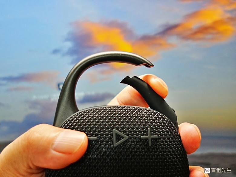 【盲狙先生傳98】JBL CLIP 5 加入好市多專賣! | 可攜式防水藍牙喇叭再進化!機身更堅固、音質更清晰、推力更強、支援App設定!