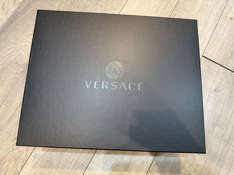 「開箱」Thom Browne 踝靴 & 四條槓毛衣 & VERSACE 帽子