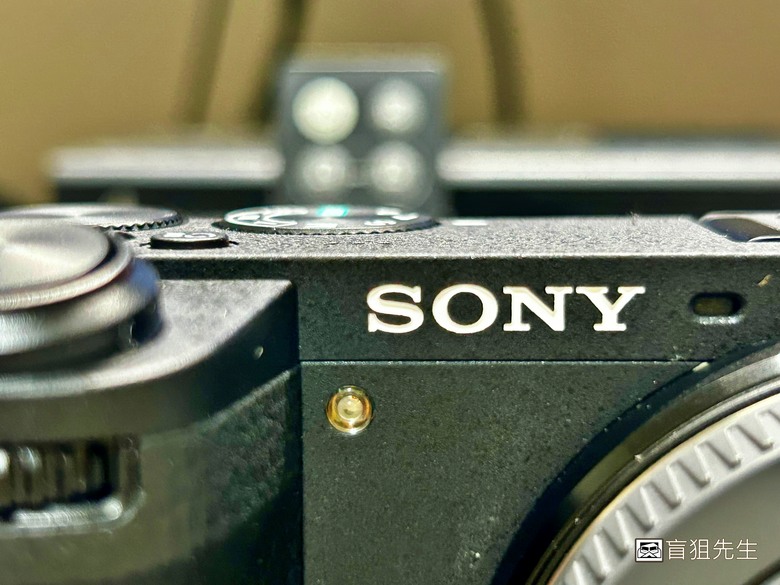 【盲狙先生傳100】SONY a6700M 被小惡魔推坑篇 | SEL18135 KIT鏡+SEL16F2.8，街拍、旅遊一次到位的入門機首選