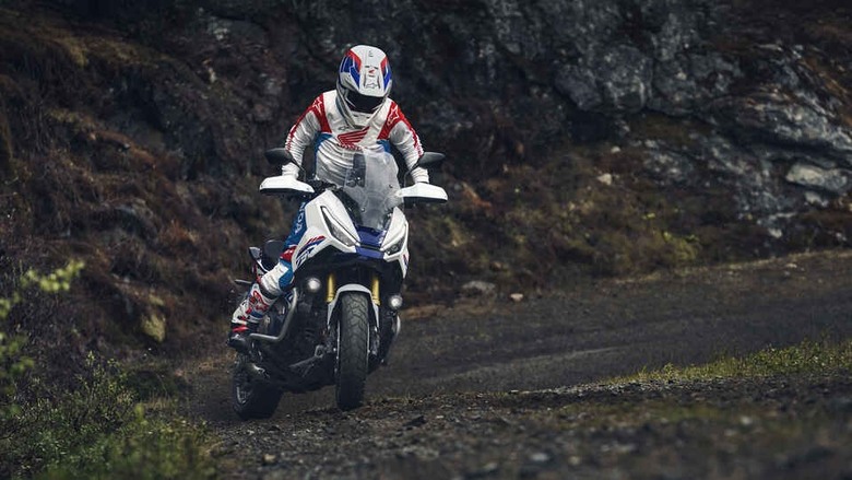 【海外快訊】2026 Honda X-ADV正式發表，Special Edition 經典冒險三色塗裝登場。