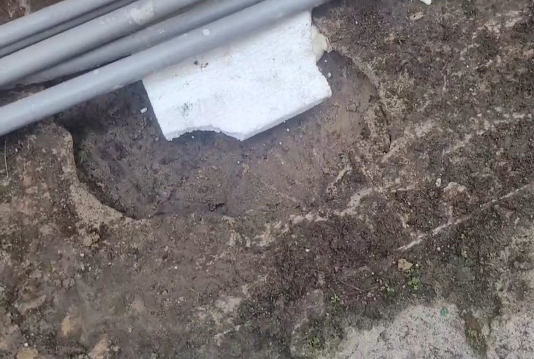 請問這個頂樓防水層要怎麼補？
