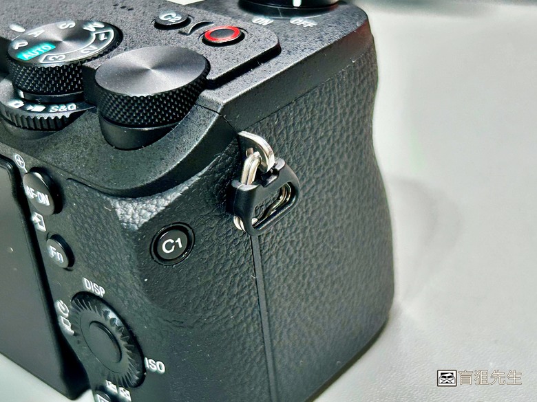 【盲狙先生傳100】SONY a6700M 被小惡魔推坑篇 | SEL18135 KIT鏡+SEL16F2.8,街拍、旅遊一次到位的入門機首選