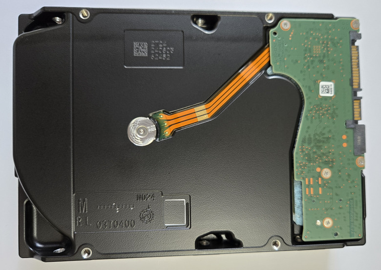 【開箱簡測】Seagate NAS (那嘶狼) IronWolf Pro 30TB ST30000NT011 硬碟效能簡測 (圖多)