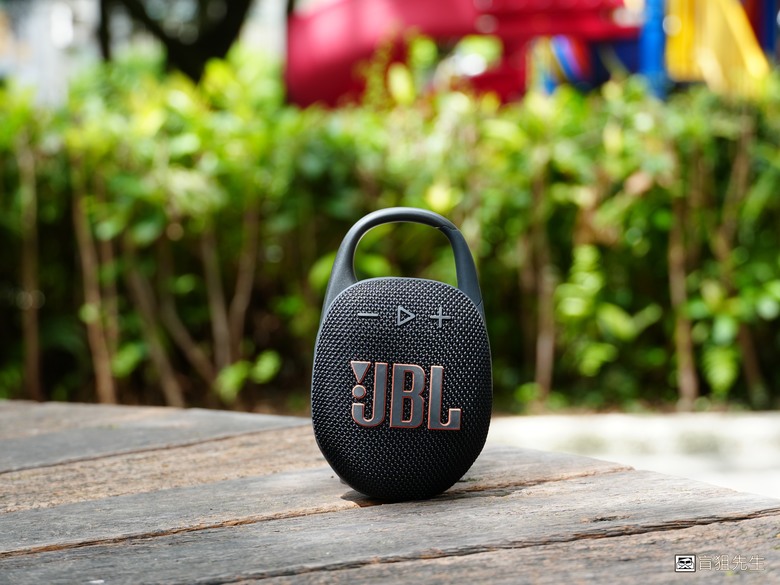 【盲狙先生傳98】JBL CLIP 5 加入好市多專賣! | 可攜式防水藍牙喇叭再進化!機身更堅固、音質更清晰、推力更強、支援App設定!