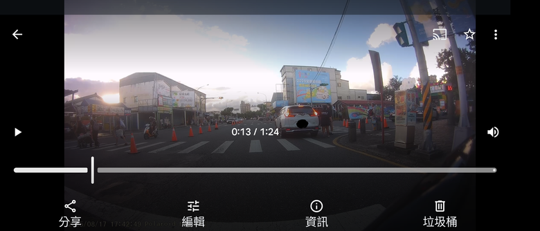 像這種停在有紅綠燈的路口讓乘客上車，可以用什麼名目檢舉？