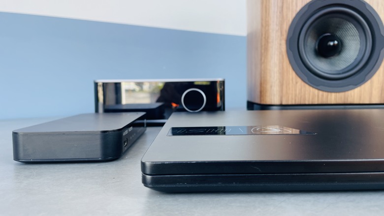 【阿洪開箱中】實測 Wiim Amp Ultra 串流擴大機 搭配 Klipsch 600M書架喇叭 — 可能在房間實現 電競與劇院雙修?