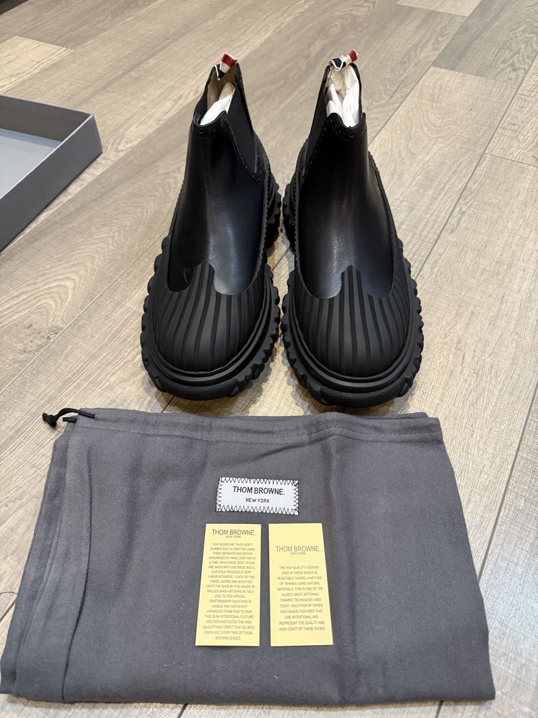 「開箱」Thom Browne 踝靴 & 四條槓毛衣 & VERSACE 帽子