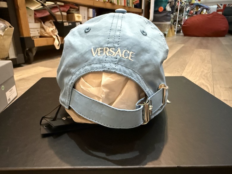 「開箱」Thom Browne 踝靴 & 四條槓毛衣 & VERSACE 帽子