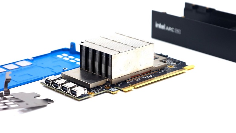 點我看大圖 獨家拆解 Intel Arc Pro B50 運算卡,開箱藍廠 AI 加速新利器