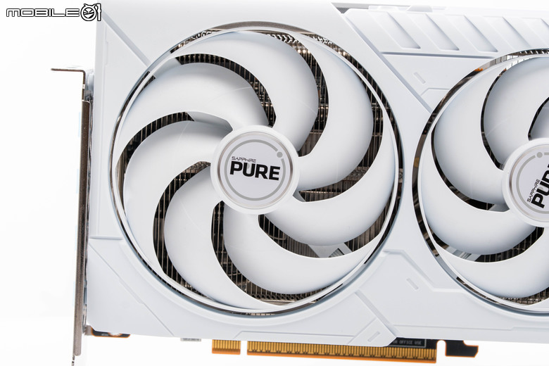 AMD Radeon RX 9070 GRE 顯示卡開箱實測 以高性價比主攻 1440p 解析度非光追遊戲市場