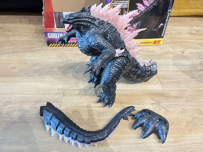 小孩搶著當怪獸指揮官!JADA 遙控哥吉拉開箱實錄