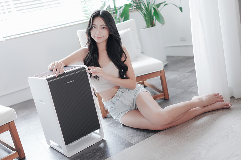 智雲 MOLUS X100 RGB x Cam Mackey 聯名版｜口袋裡的 100W 全彩補光燈！