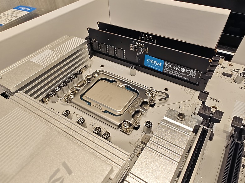[開箱] 美光Crucial DDR5-6400 CUDIMM 新規格、新氣象