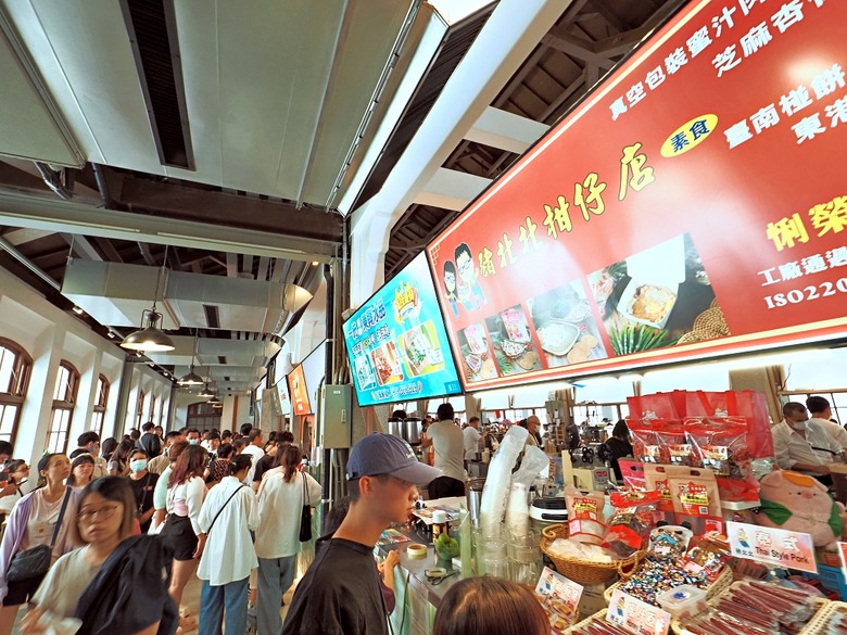 西市場(大菜市)、臺南市美術館2館、台南林百貨、戎館(黑橋牌專賣店)、白日, 夢霧所－蝸牛市吉、原臺南神社社務所、黃家碗粿+泉記狀元粿 — 臺南市區懷舊商店街肆與美食散策