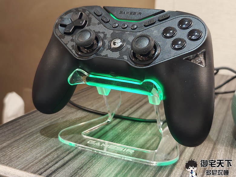 開箱｜GAMESIR 蓋世小雞 T3 PRO 九尾狐遊戲手把（套裝版） - 多平臺皆適用，滿足進階玩家暢快遊戲體驗需求！