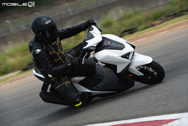 YAMAHA 七代勁戰 CygnusX 試駕報告｜工程面全面改進！平衡性掛帥的125級距運動型速克達！