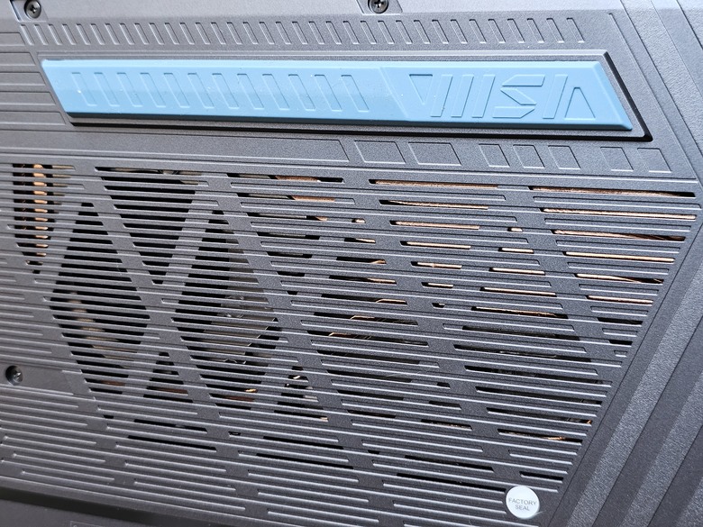 十萬有找的5090─MSI Vector 17 HX AI