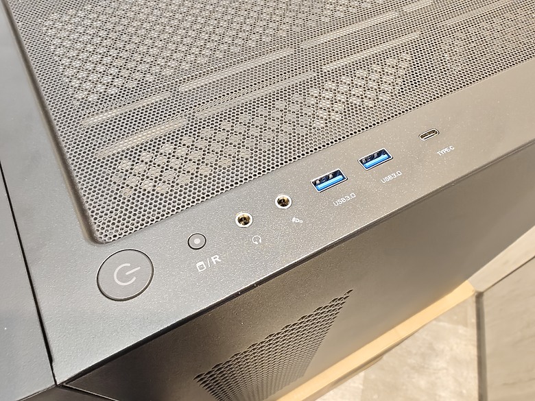 點我看大圖 【開箱】Thermaltake View 290 TG ARGB 平價、用料實在的海景機殼