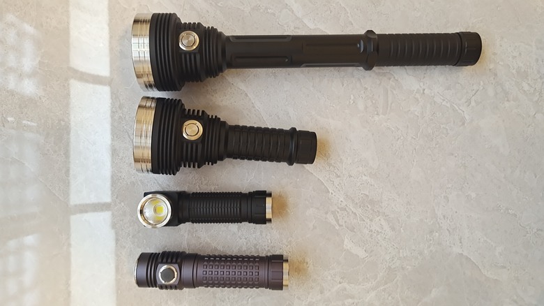 小筒中低亮度/續航簡易測試 Acebeam E75 vs DIY 10.9cm 拐角