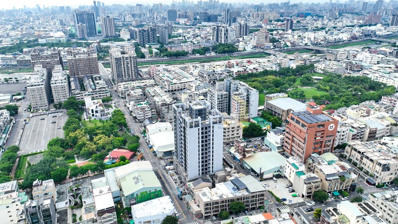 🌟 東區【泓瑞拉拉漾 空拍分享】東福公園 ╳ 旱溪夜市 ╳ 74號快速道路旱溪街匝道
