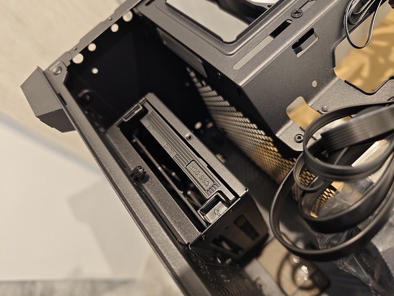 點我看大圖 【開箱】Thermaltake View 290 TG ARGB 平價、用料實在的海景機殼
