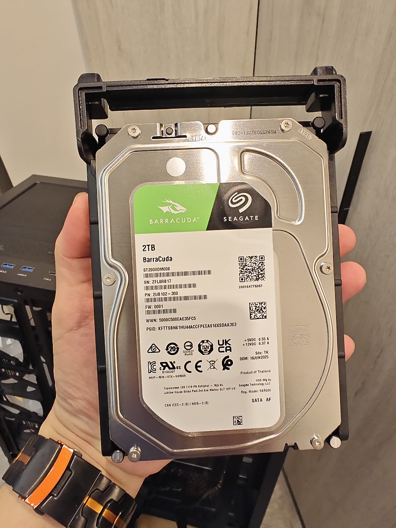 點我看大圖 【開箱】Thermaltake View 290 TG ARGB 平價、用料實在的海景機殼
