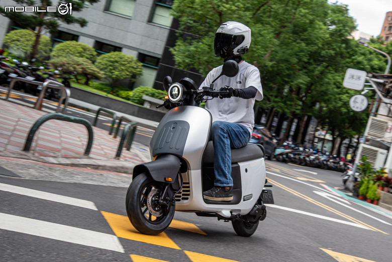 Gogoro EZZY 500試駕｜智慧駐車、定速巡航上車，搭配補助最低四萬有找！