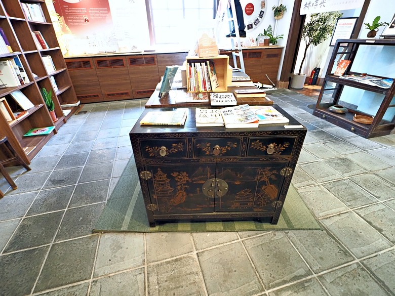 西市場(大菜市)、臺南市美術館2館、台南林百貨、戎館(黑橋牌專賣店)、白日, 夢霧所－蝸牛市吉、原臺南神社社務所、黃家碗粿+泉記狀元粿 — 臺南市區懷舊商店街肆與美食散策