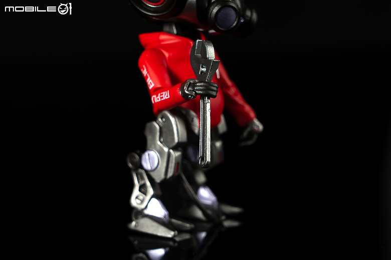 ROG OMNI 可動公仔開箱｜造型盡展 ROG 精神，世界觀具象化的起點！
