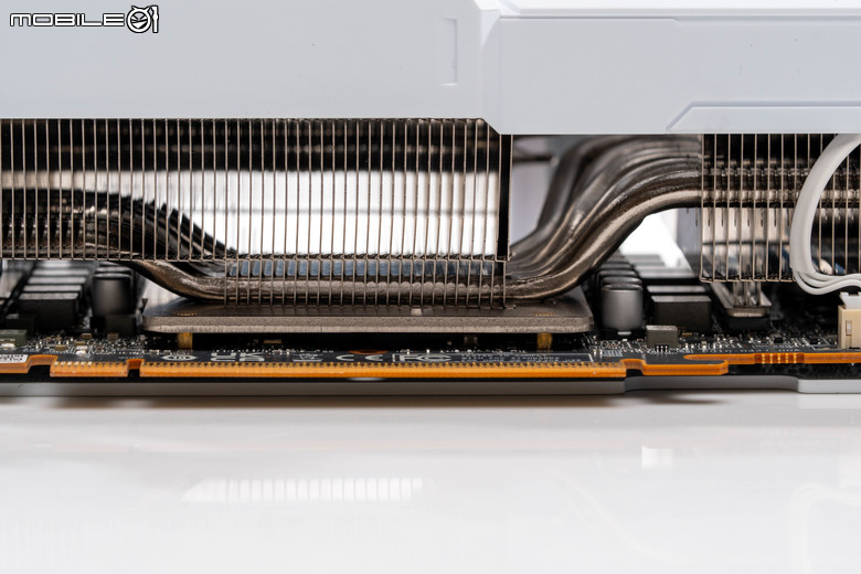 AMD Radeon RX 9070 GRE 顯示卡開箱實測 以高性價比主攻 1440p 解析度非光追遊戲市場