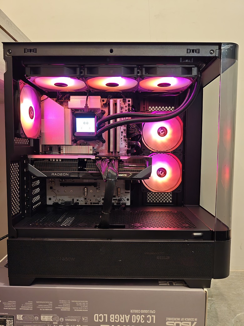 點我看大圖 【開箱】Thermaltake View 290 TG ARGB 平價、用料實在的海景機殼