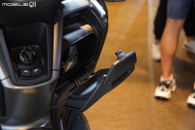 【採訪】2025 YAMAHA NMAX 搭載全新電控「YECVT」登場，真正白牌旗艦羊，建議售價:137,000元