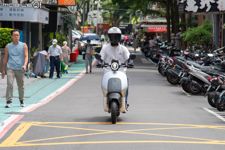 Gogoro EZZY 500試駕｜智慧駐車、定速巡航上車，搭配補助最低四萬有找！